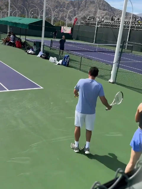 郑钦文与巴格达蒂斯合作训练，或迎新教练