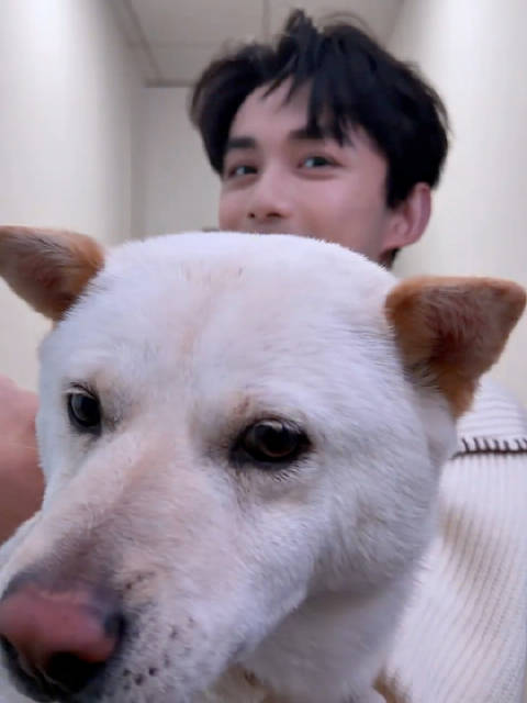 香香公主携经纪人吴磊元宵节拍摄视频