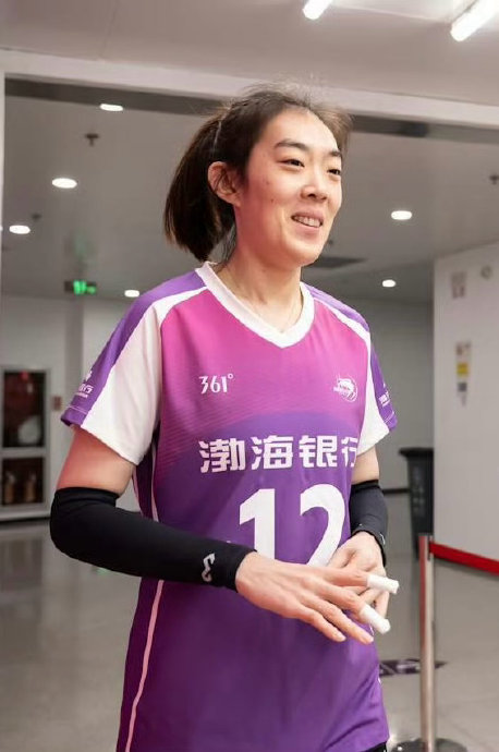 天津女排主教练陈方目前面临的最大执教压力具体有哪些？