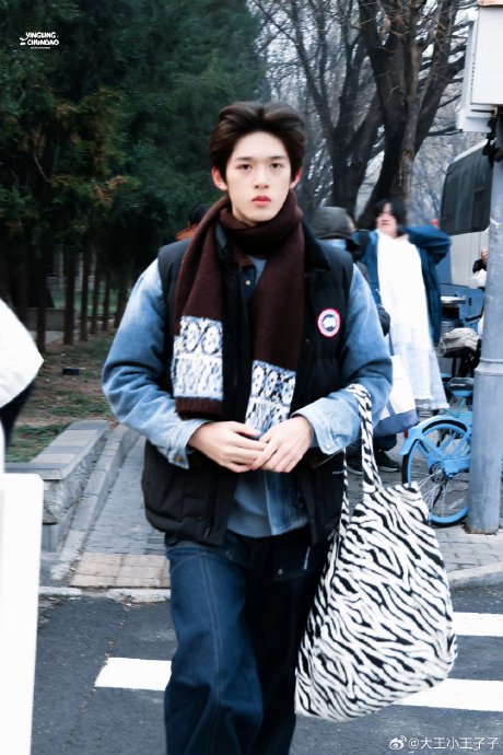 TF家族官俊臣的粉丝对他考入北电后的影视发展有何期待？