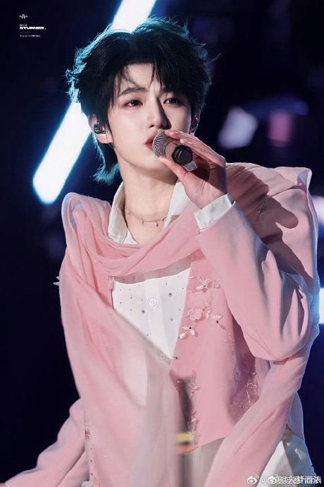 蔡国庆和穆祉丞合作的《白龙马》舞台具体有哪些创新编排？