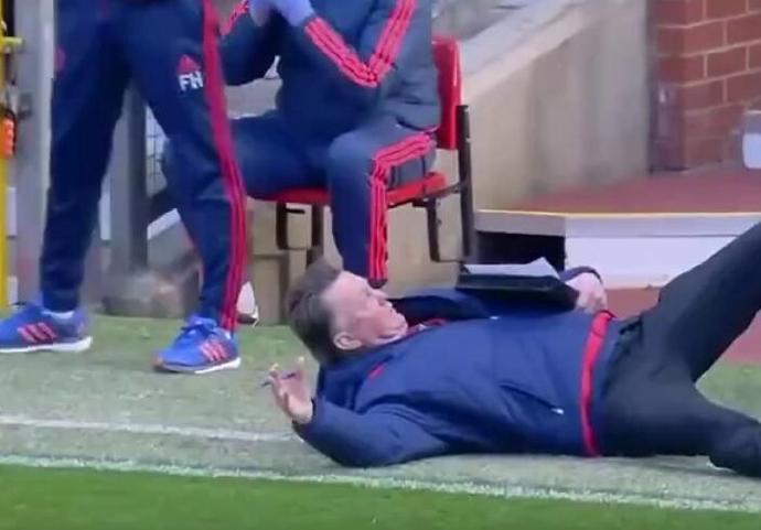 上海申花花250万欧元引进英冠弃将Gueye，与J联赛银靴拉唐相比，这笔引援为何被批评？