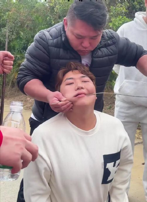 全红婵在迈合村的年例活动中为何会参与打镲和游神？