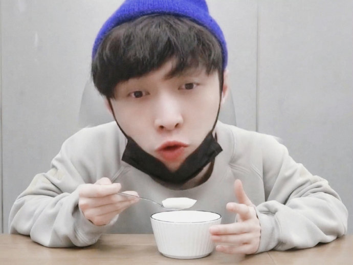 张艺兴‘炸元宵’的粉丝梗具体是如何产生的？