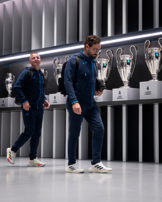 皇马主帅阿韦洛亚在姆巴佩和贝林厄姆受伤后的战术安排被批评在哪里？