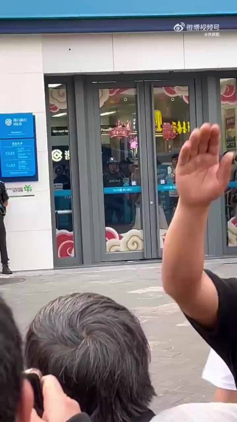 成龙70十还能拍打戏很厉害了