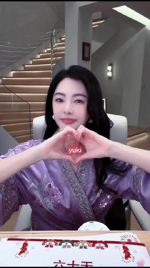 所有的克制 在看着你的那一刻 败给了眼泪与心跳