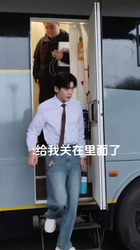 翟潇闻被关房车强制休息