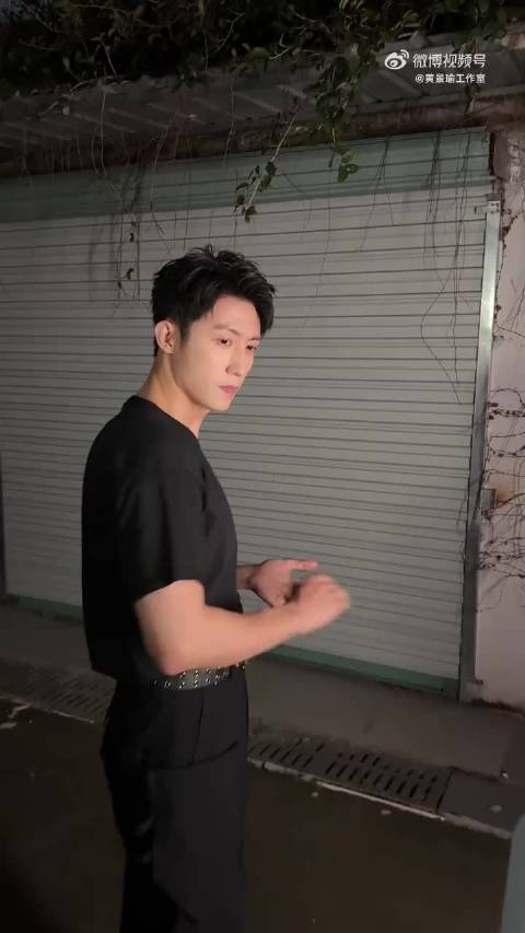 黄景瑜主演电影票房破百亿