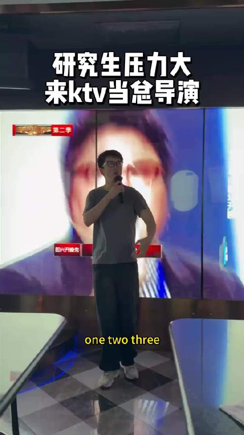 服务员笑了半天才敢推开包间门哈哈哈哈