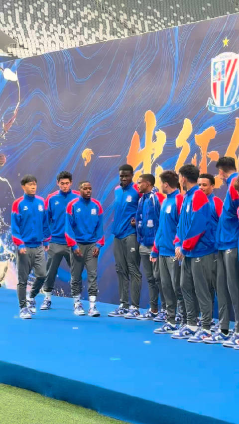 申花新赛季定制战靴亮相出征仪式，球迷可个性化配色