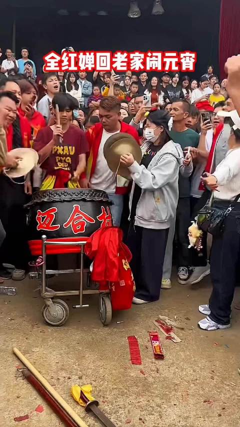 全红婵返乡参加迈合村年例活动，与村民共庆元宵