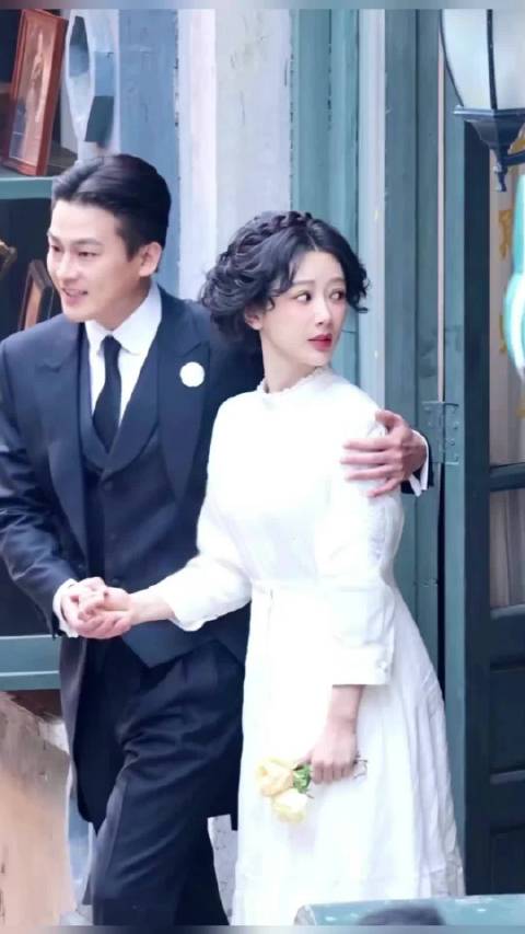 杨紫欧豪新剧结婚路透照曝光，还原董竹君夏之时造型