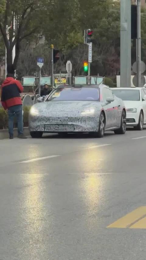 这应该是尚界 Z7T 测试车，不知道这个旅行版会不会和轿车版一起上？