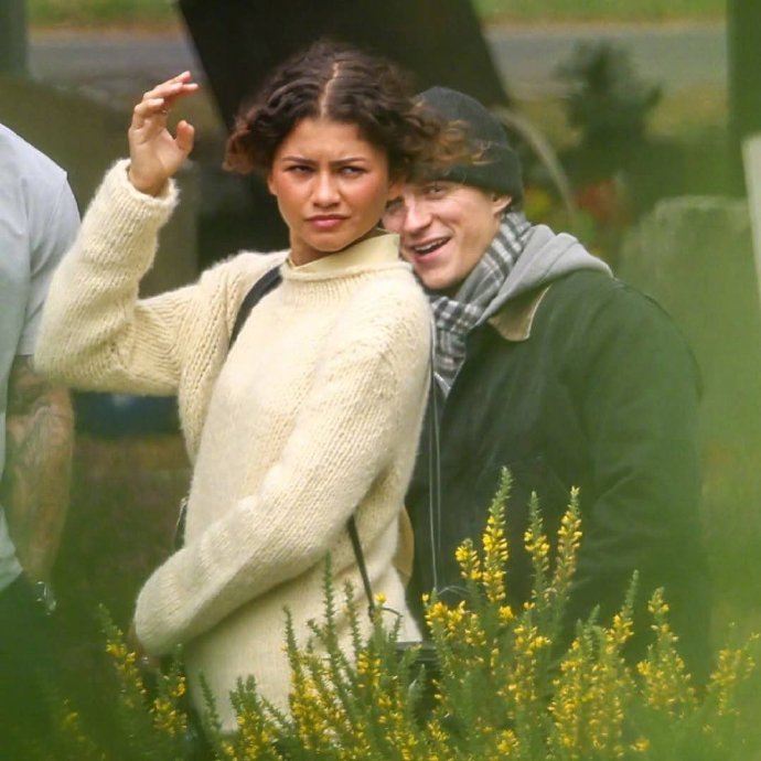 赞达亚荷兰弟秘密完婚，设计师调侃：婚礼已办，你们错过了