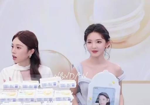 章若楠以为是直播间套路所以问主持人是不是演的，我们楠楠也太可爱了吧！