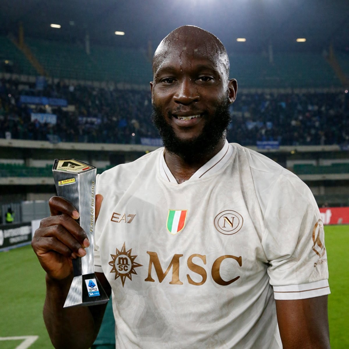 赛季首球读秒绝杀,卢卡库当选那不勒斯客胜维罗纳全场最佳