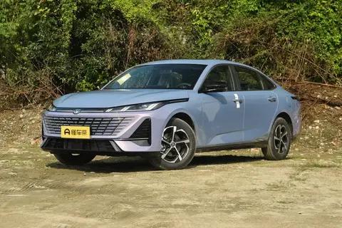 逸动智能座舱体验：双联屏与AI语音重塑人机交互