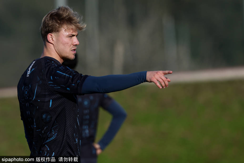 麦克托米奈续约至2030年:那不勒斯重塑中场核心的战略布局