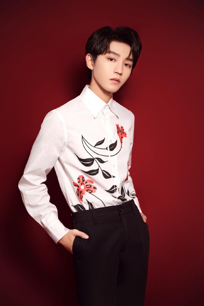 王俊凯、易烊千玺《花好月圆元宵夜》cut,以歌声传递祝福,共庆元宵佳节