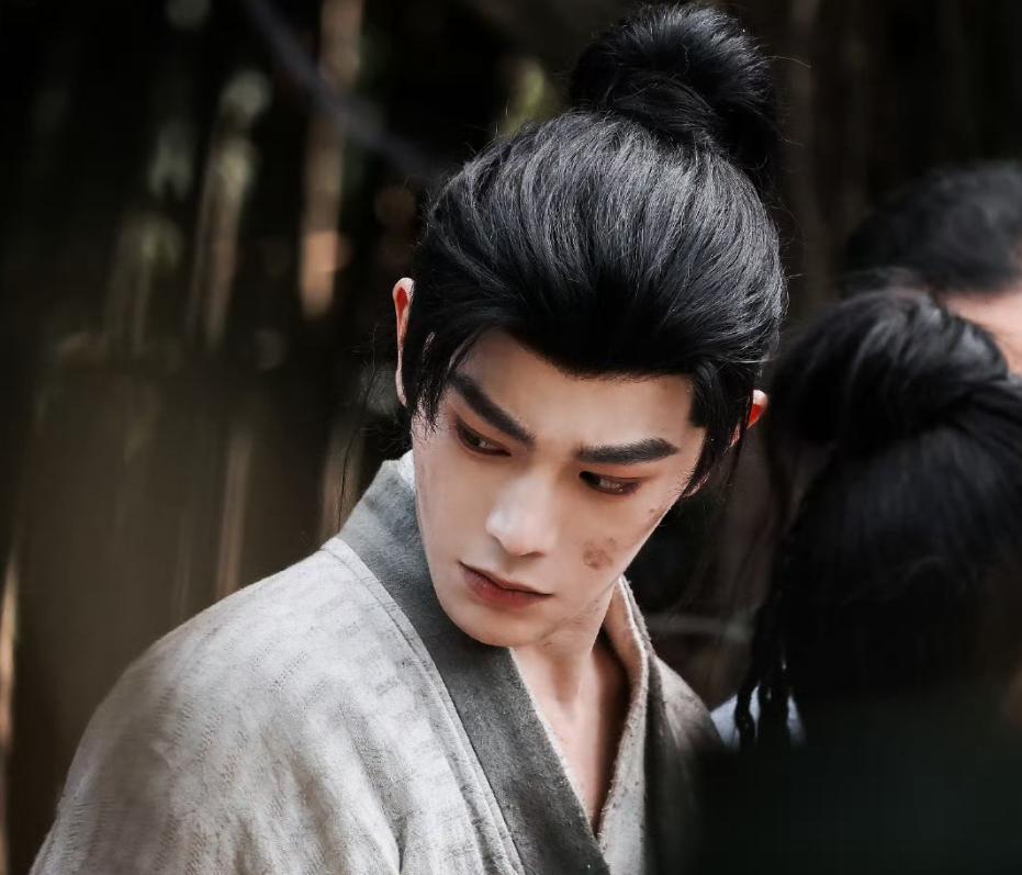 丁禹兮《花开锦绣》脏脏包路透出圈!精致侧颜太霸气,女主很美!