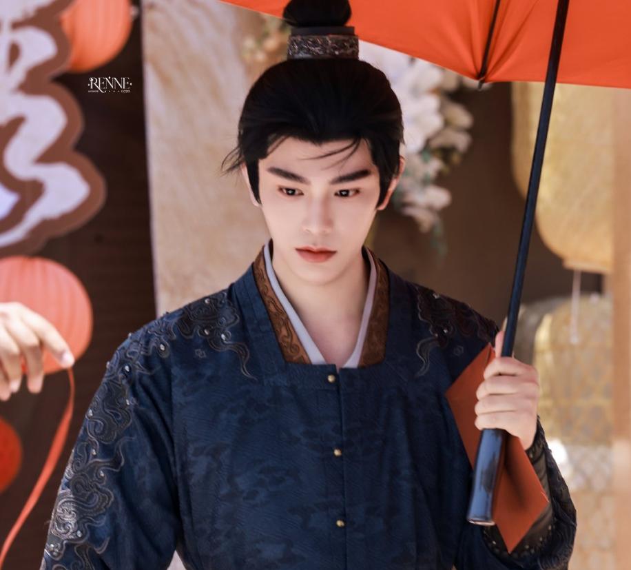 丁禹兮《花开锦绣》开机!新造型少年感十足,和女主同框很养眼!