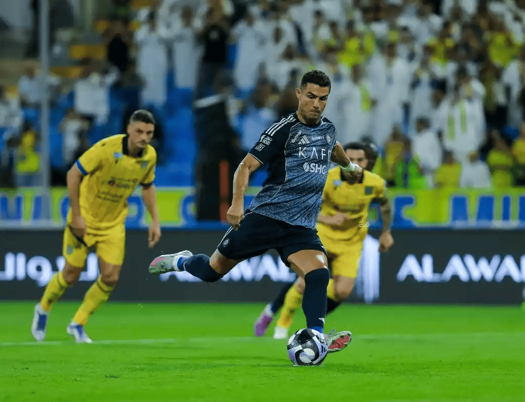 沙特联激战:布赖代合作主场阻击利雅得新月,豪门能否延续不败神话?
