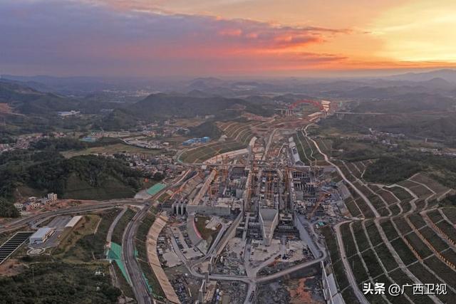   这是广西平陆运河马道枢纽施工现场。新华社记者 周华 摄