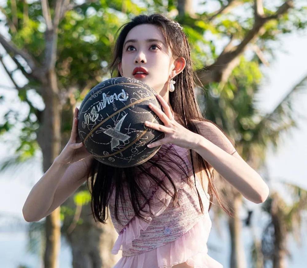 孟子义，从“黑红”泥潭到“沈妙”风波，一位95花的硬仗与突围_独后_观众_争议