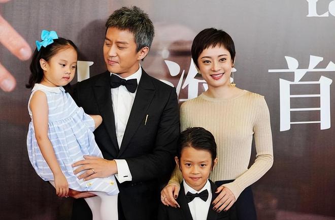 10对明星夫妻全家福，孙俪女儿是邓超翻版，陈建斌蒋勤勤好甜！