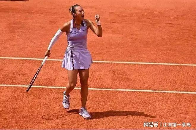 官宣名帅到位！郑钦文终结功勋教练合作，红土登顶是否还有隐患？