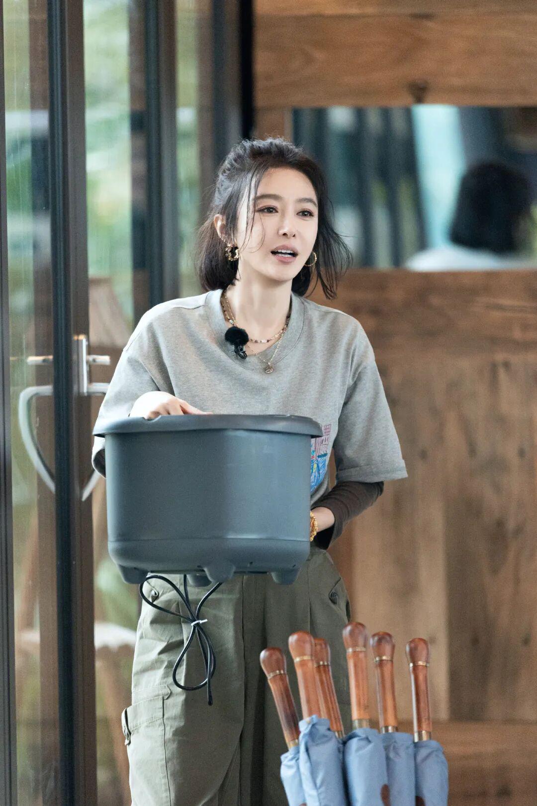 小黄鸭酒桌被羞辱？秦岚手术失败？宋祖儿搭丁禹兮？夏之光被坑了？姨太问答