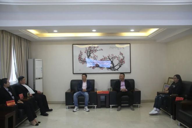 意大利曼托瓦华侨华人工商联合会一行拜访文成县侨联