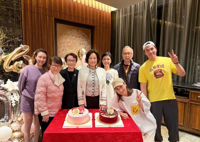 赌王三太生日,窦骁依然缺席,但不影响夫妻的感情