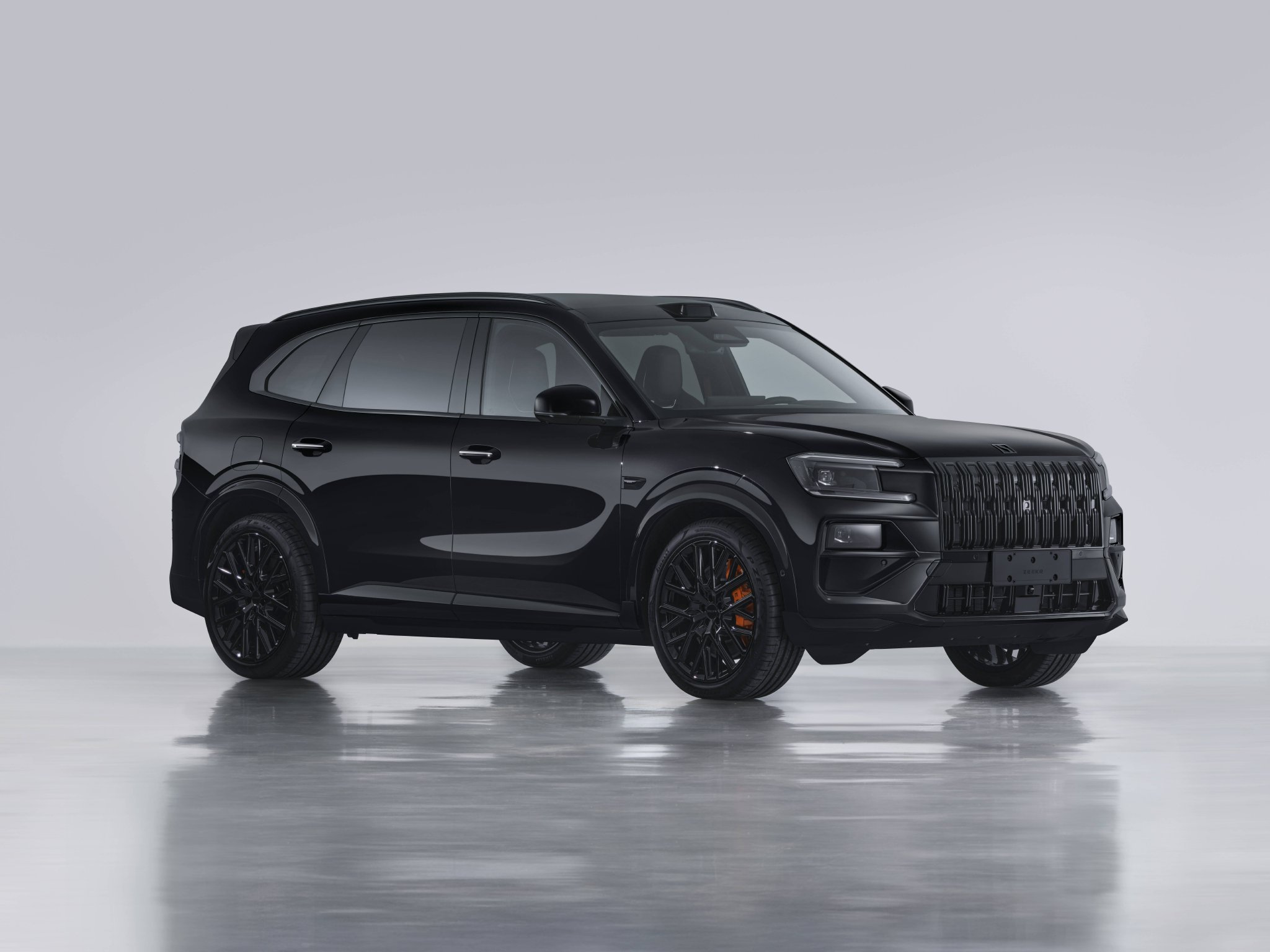 极氪8X三电机版官宣：900V架构、千匹马力、国内首发315mm宽胎！