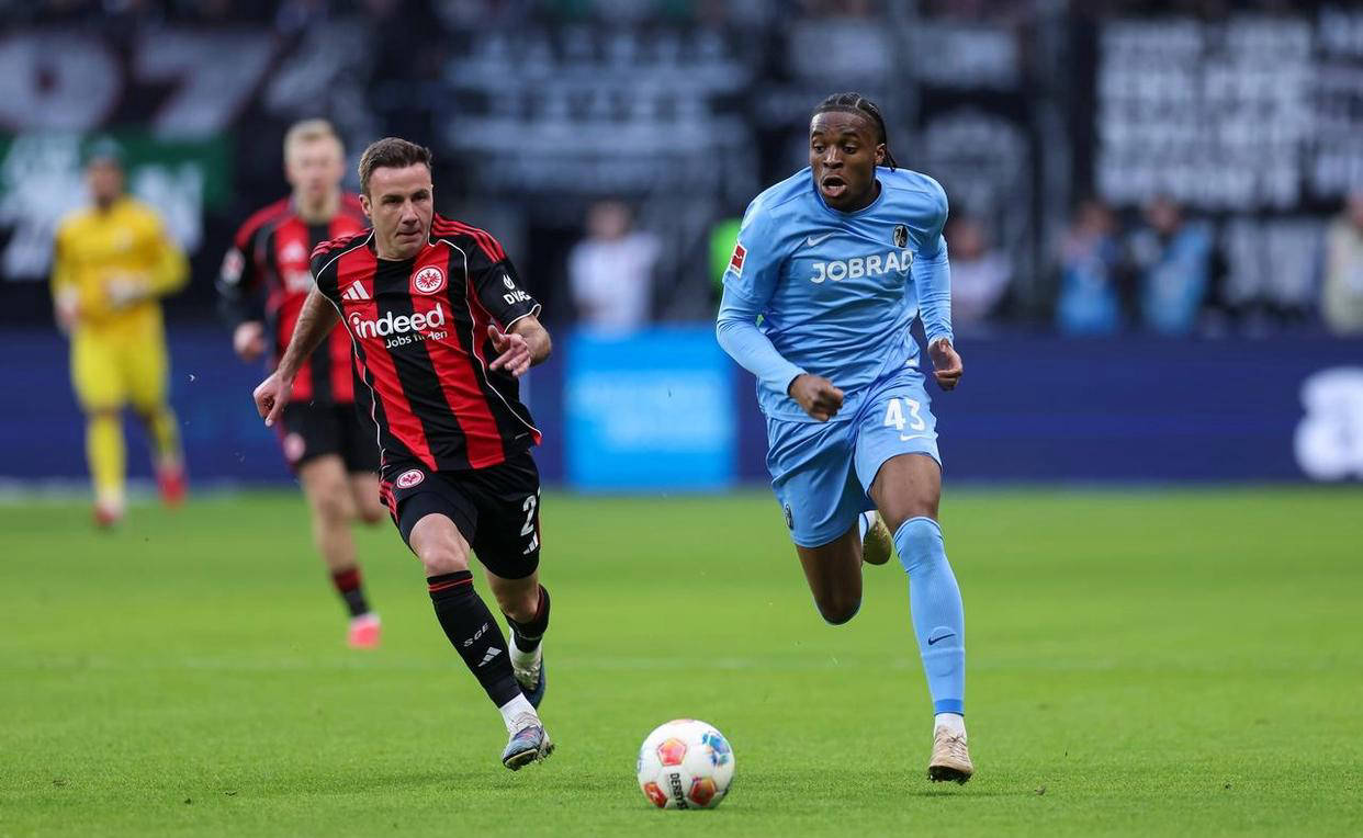 法兰克福主场2-0完胜弗赖堡，20岁法国新星闪耀全场，助球队终结连败