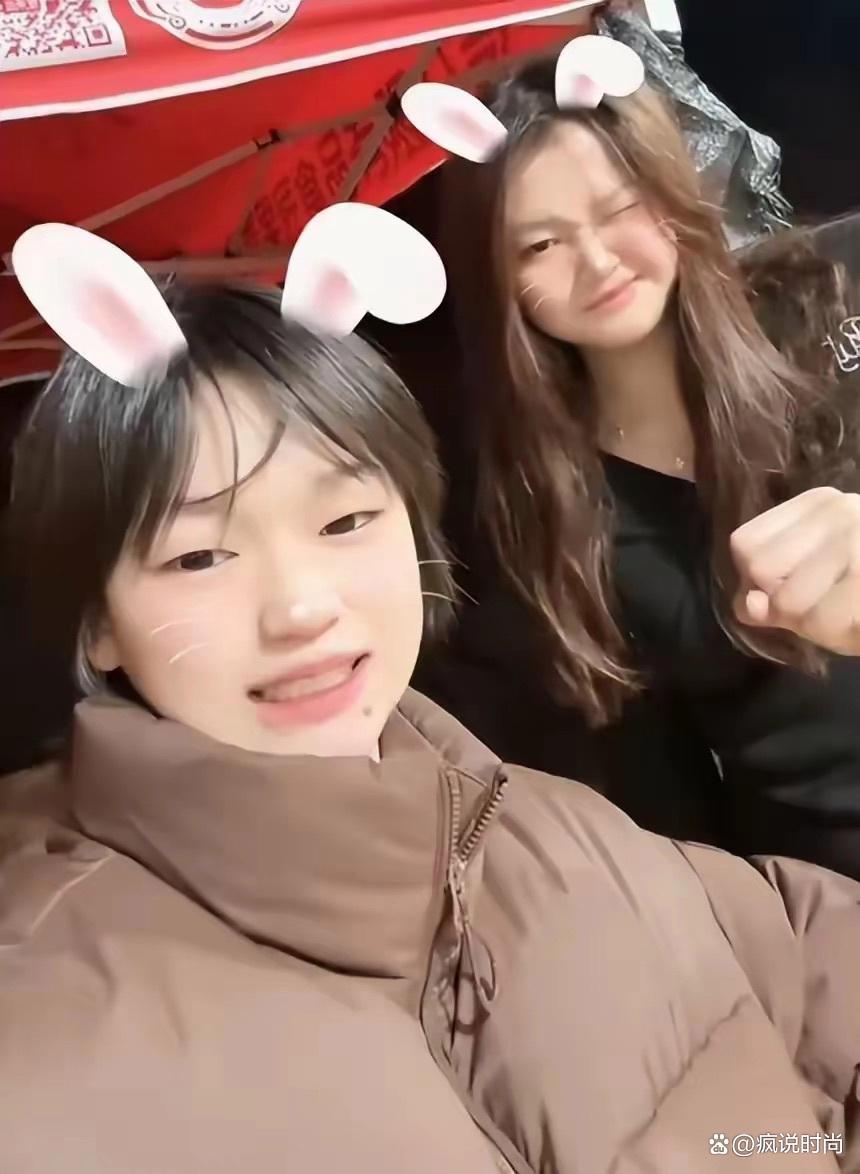 全红婵家年例曝光,一桌18个菜、摆了十几围,哥哥亲自掌勺迎宾客