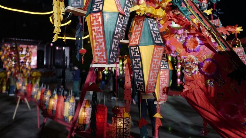江西:千灯成龙映夜空 上坂关公灯首次“出山”惊艳亮相