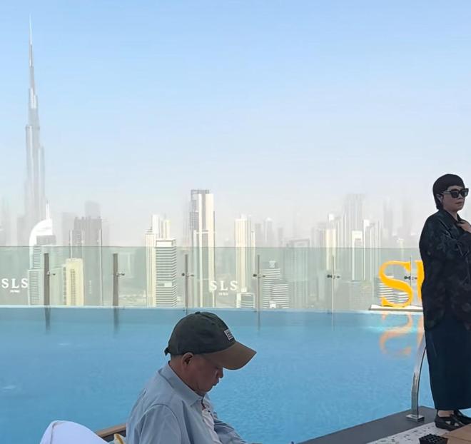 直击中东变局｜滞留迪拜的中国游客，在战争阴影下吃上了元宵节的汤圆