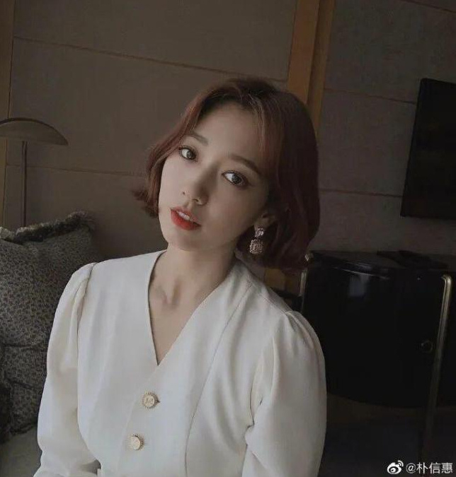 韩国知名演员朴信惠被曝涉嫌逃税,经纪公司否认指控,曾主演《天国的阶梯》《原来是美男啊》《继承者们》等