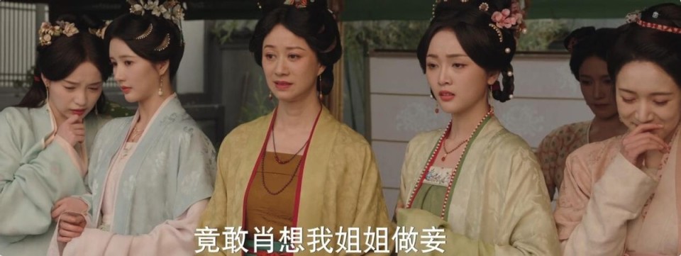 出场就惊艳观众,看了《五福临门》蓝盈莹的古装,才知道啥叫媚骨天成