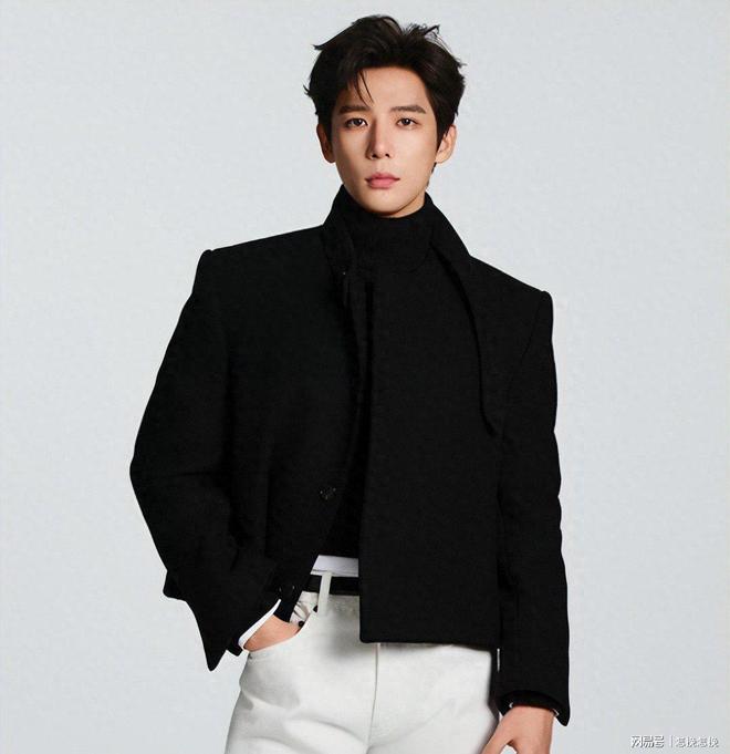 王安宇官宣CELINE中国首位男性大使，断层出圈引关注