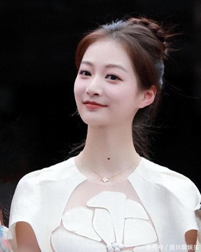 央视决赛拿奖却不去！25岁冯琳落户上海买宝马，东方卫视捡大漏了