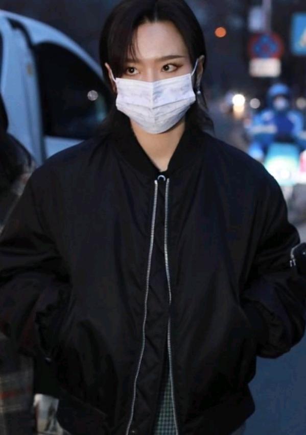 众星现身央视元宵晚会彩排，尼格买提再挑大梁？万茜宋轶打扮严实