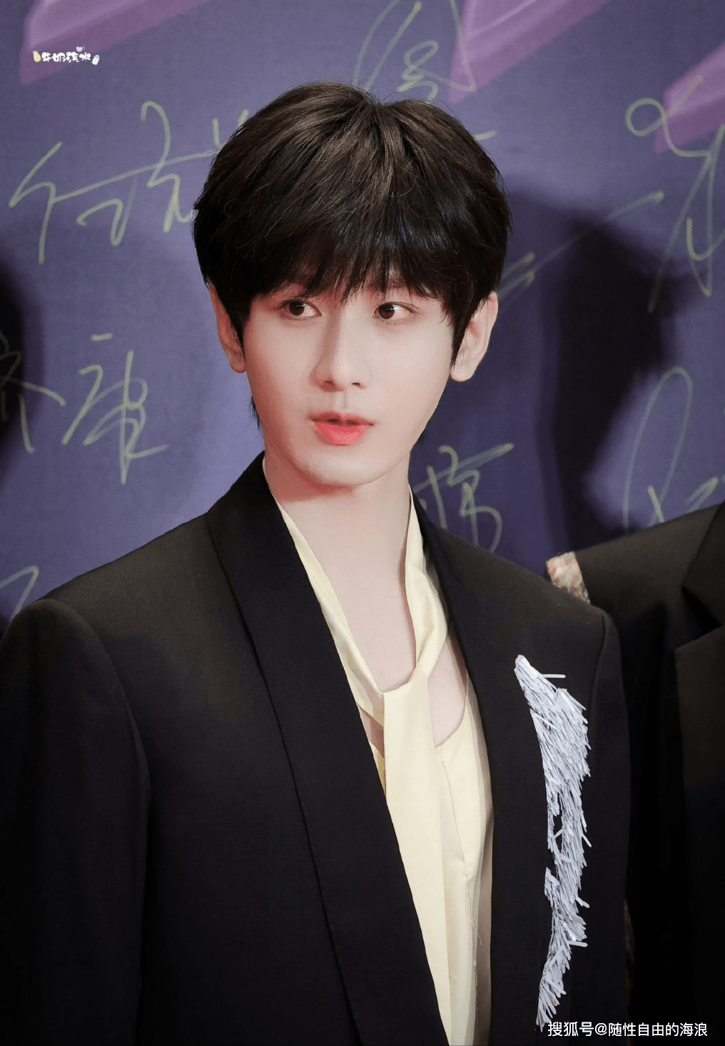 尖叫之夜男星红毯造型盘点:成毅王一博曾舜晞魏大勋白敬亭王鹤棣陈哲远