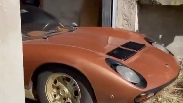 一辆1972年款兰博基尼Miura SV，在废弃车库中被发现，天价啊