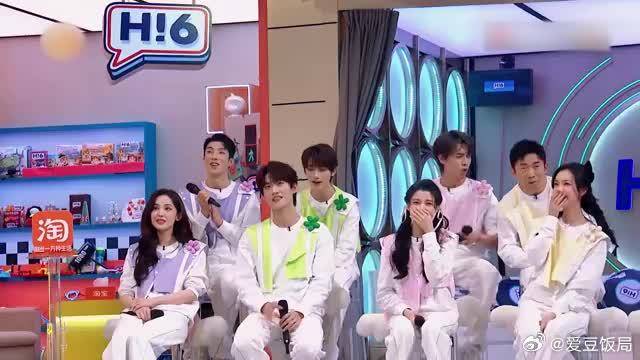 丁程鑫周柯宇验证成功，两人激动地尖叫起来，不容易