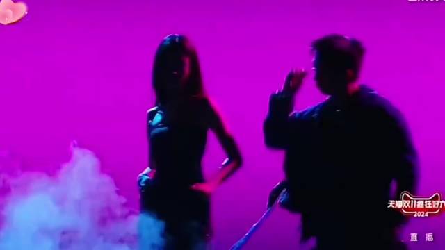 杨迪娜扎合作《trouble maker》舞台视频引关注