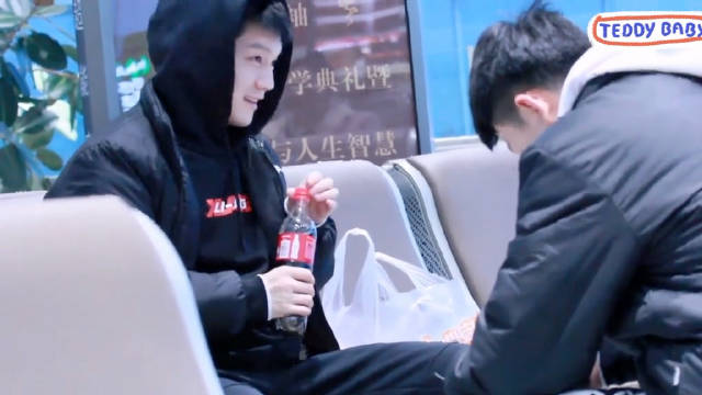 吃可爱多长大的小胖~治愈系笑容谁能抵挡得住！ 乒乓球 樊振东 JDGB