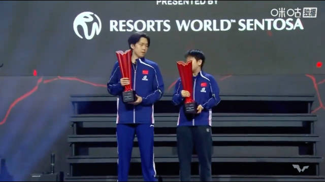 王楚钦和孙颖莎颁奖时聊天曝光！从没见过她有这么强的表达欲！